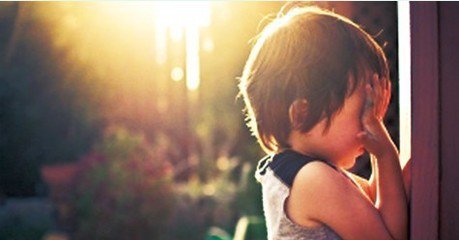 孩子有斜視常常被其他小孩欺負(fù)、起外號