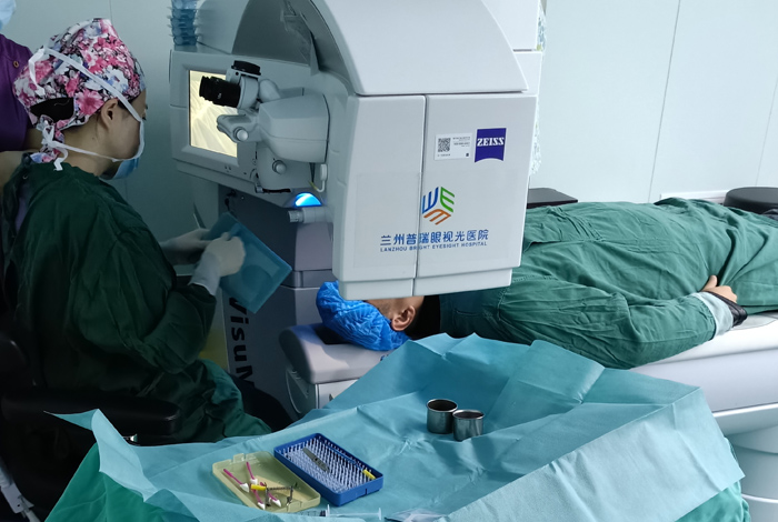 300度近視拖到900度近視，近視手術是什么感受？