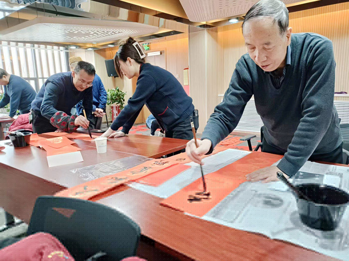 “淡淡墨香飄，濃濃新春情”蘭州普瑞眼視光醫(yī)院給患者送