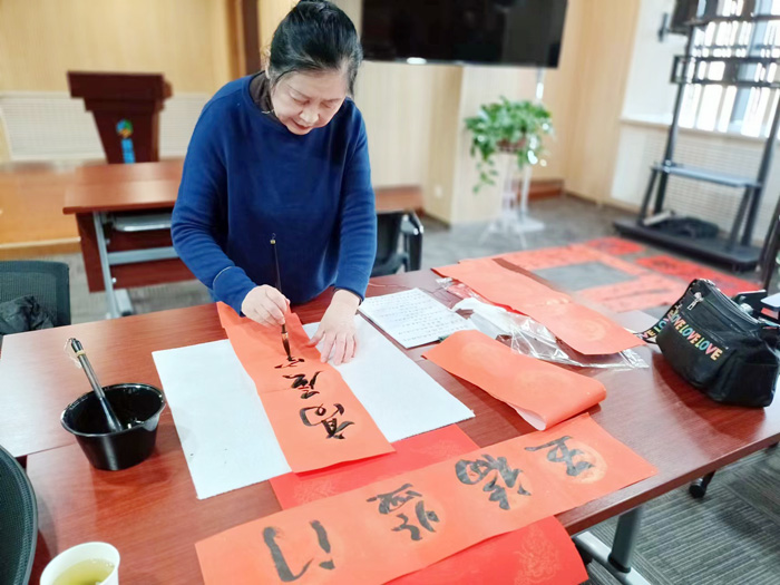 “淡淡墨香飄，濃濃新春情”蘭州普瑞眼視光醫(yī)院給患者送