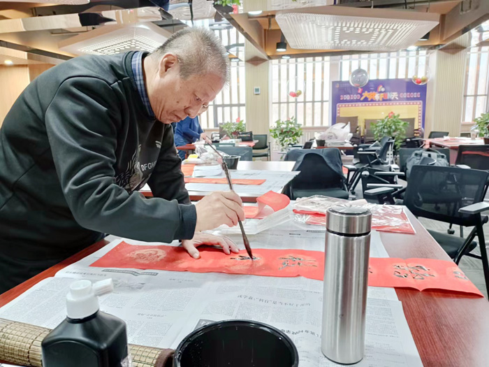 “淡淡墨香飄，濃濃新春情”蘭州普瑞眼視光醫(yī)院給患者送